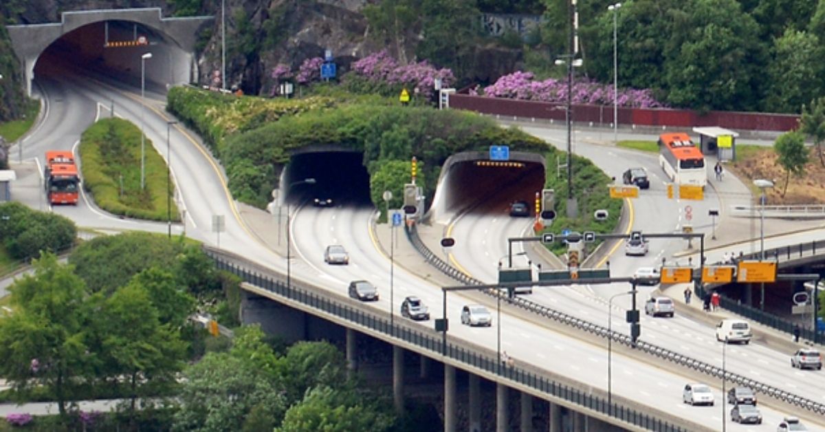 /globalassets/industrial/discover/traffic/damsg%C3%A5rd-tunnel/flir-norwegian-road-tunnel-premieres-ai-based-incident-detection.jpg